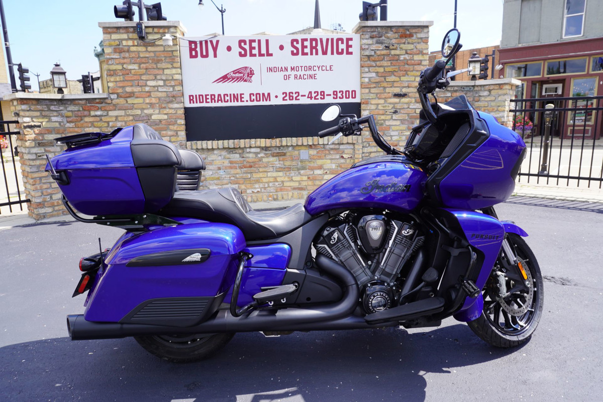 Pursuit Dark Horse Premium Package
