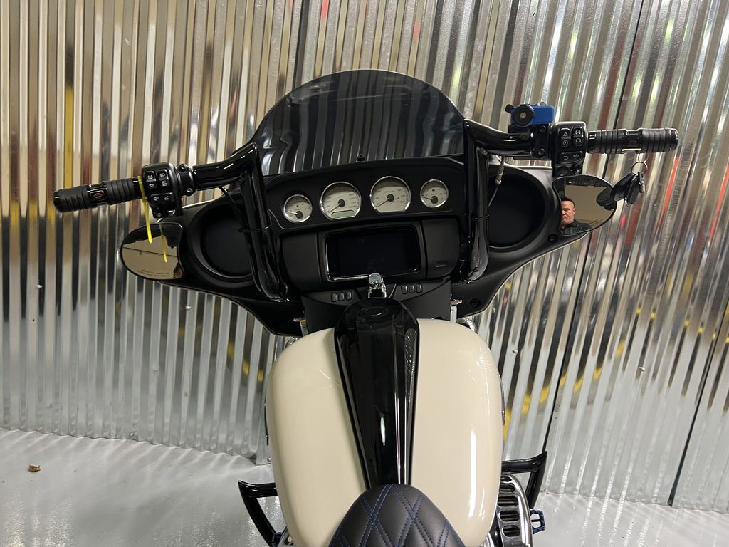 Street Glide®