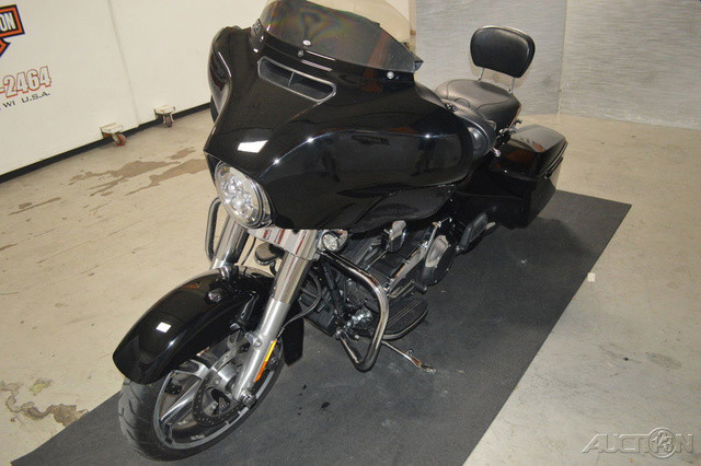 Street Glide®