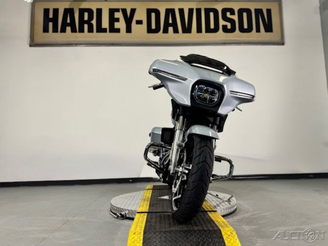 Street Glide®