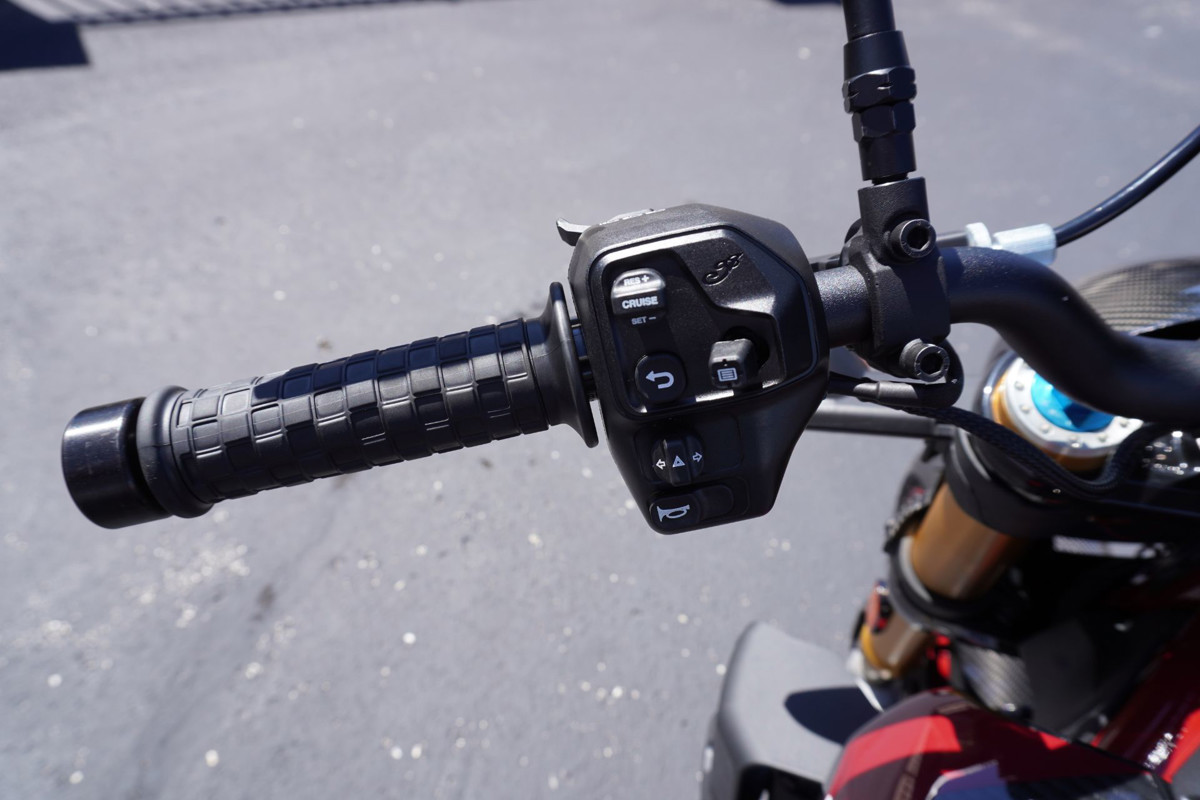 FTR R Carbon