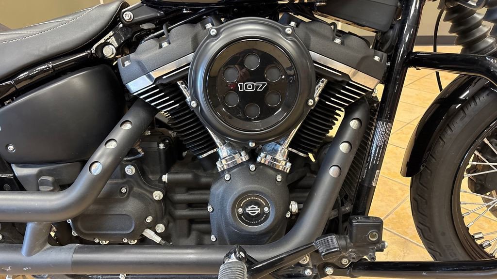 Street Bob®