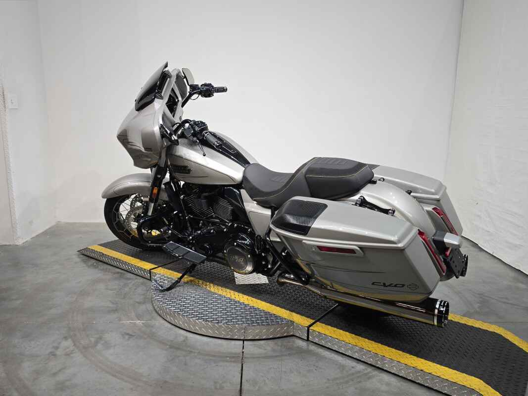 CVO® Street Glide®