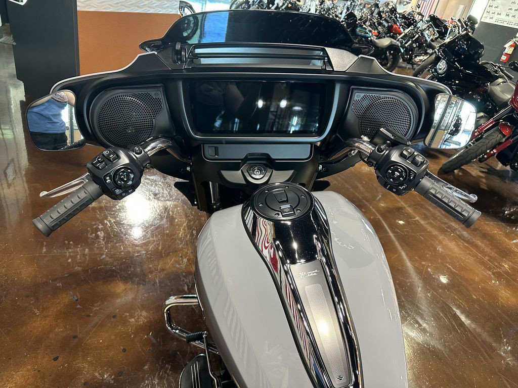 Street Glide®