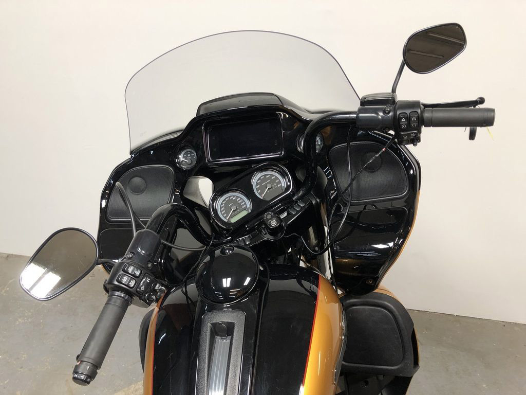 Road Glide®