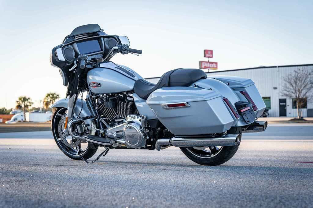 Street Glide®