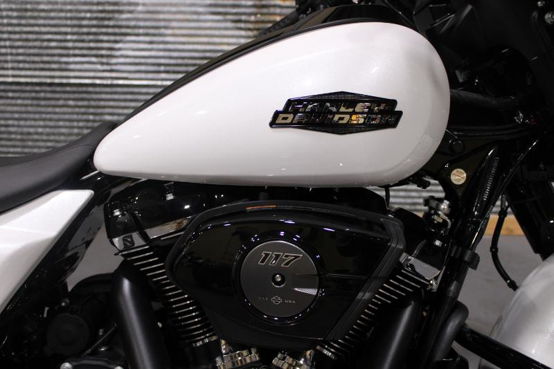 Street Glide®