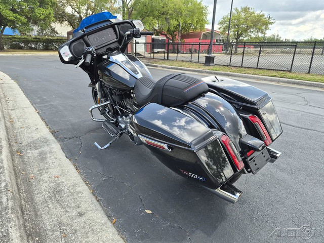 Street Glide®
