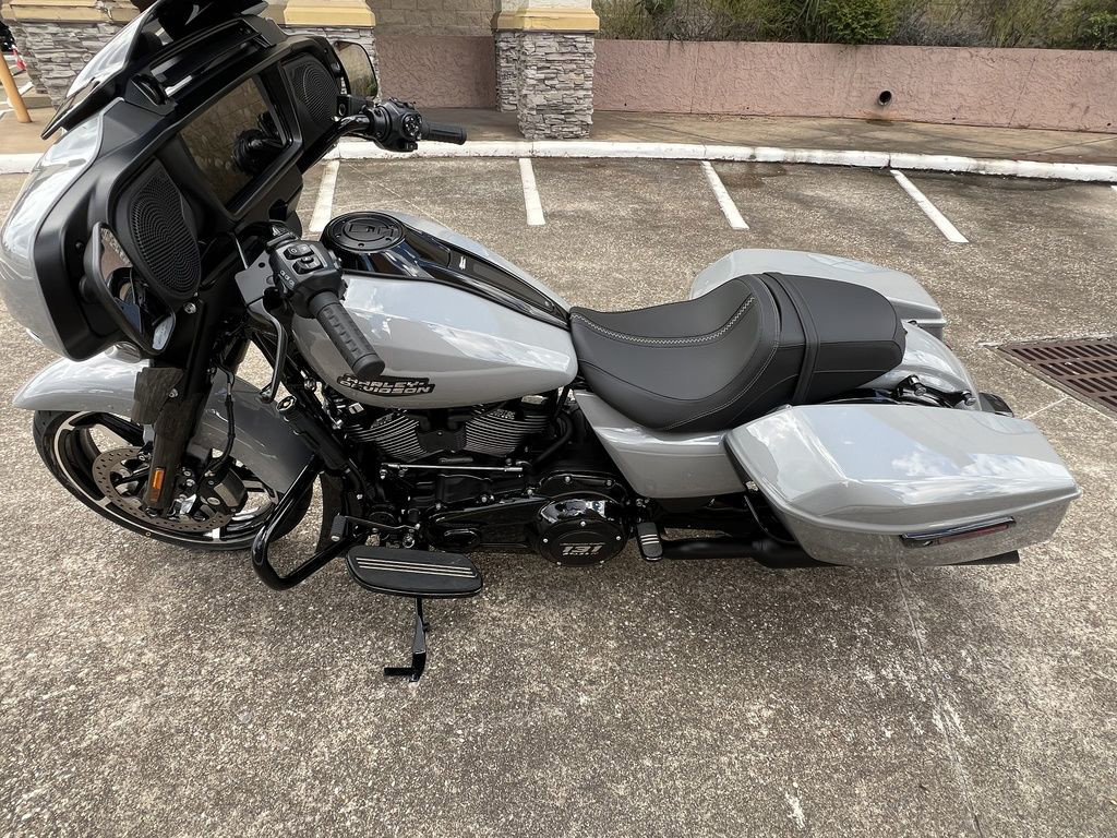 Street Glide®
