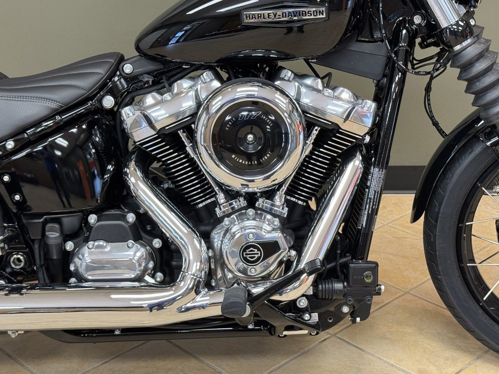 Street Bob®