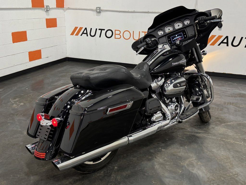 Street Glide®