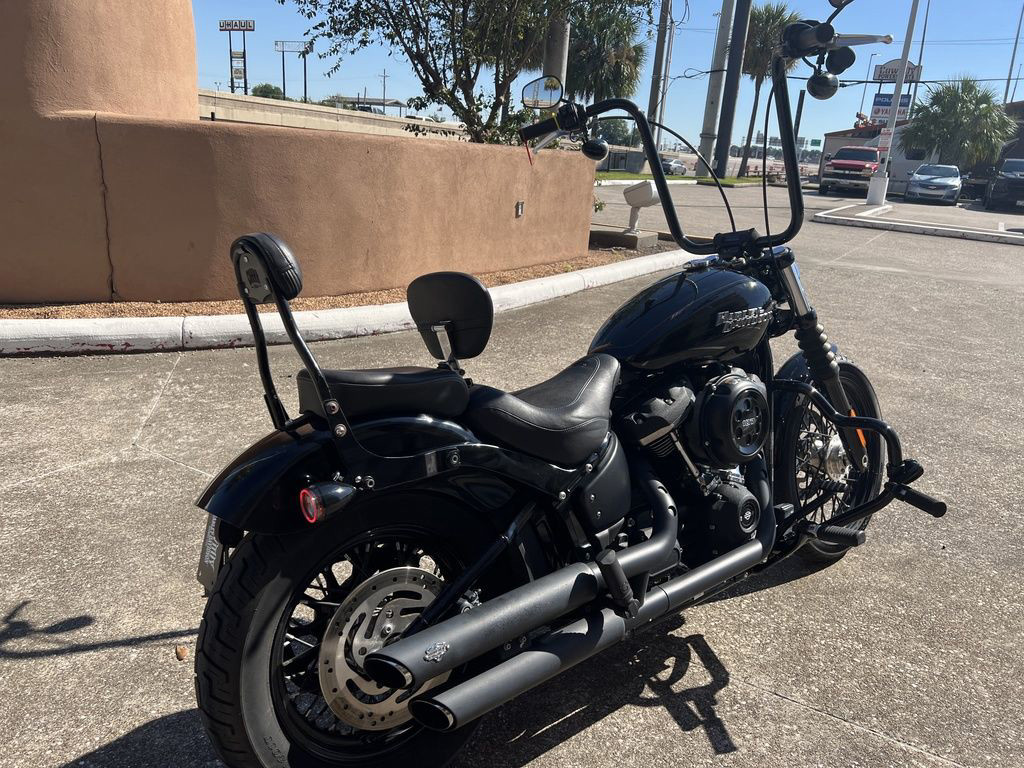 Street Bob®