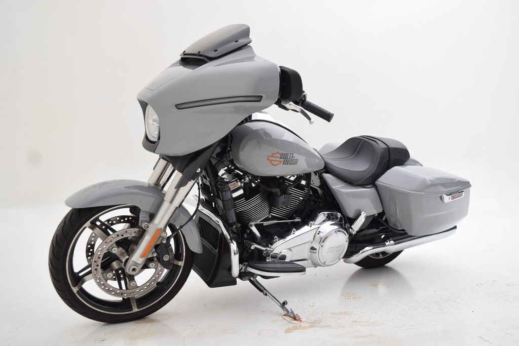 Street Glide®