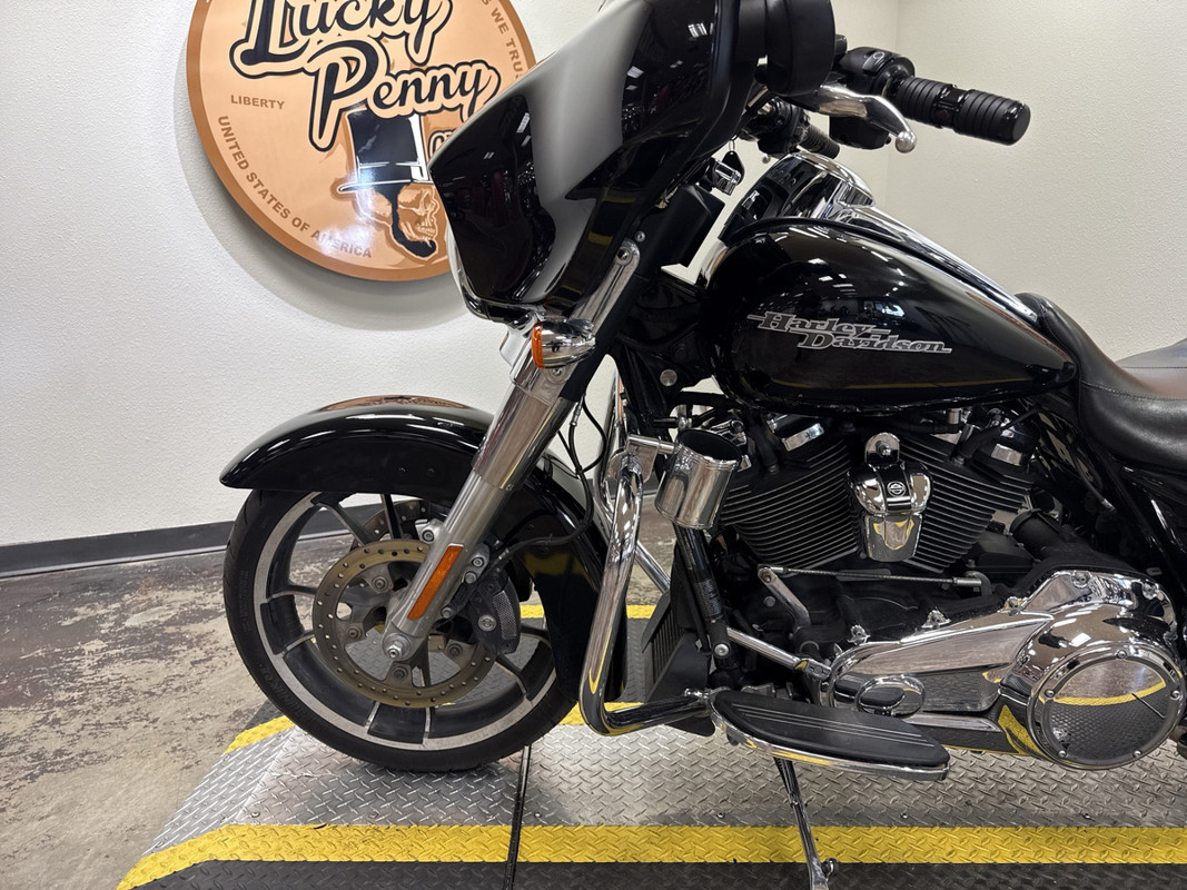 Street Glide®