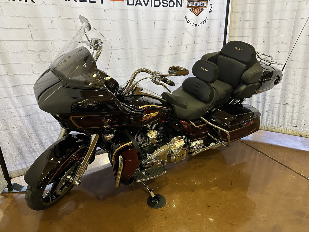 2023 HarleyDavidson® FLTRKSEANV CVO® Road Glide® Limited Anniversary