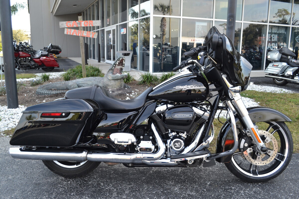 Street Glide®