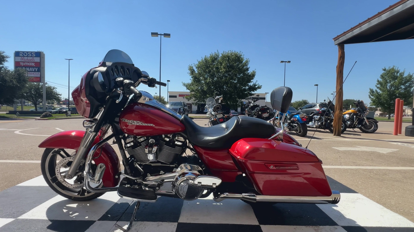 Street Glide®