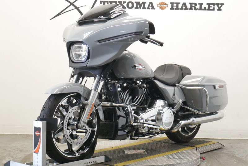 Street Glide®