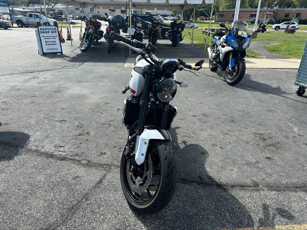 Trident 660