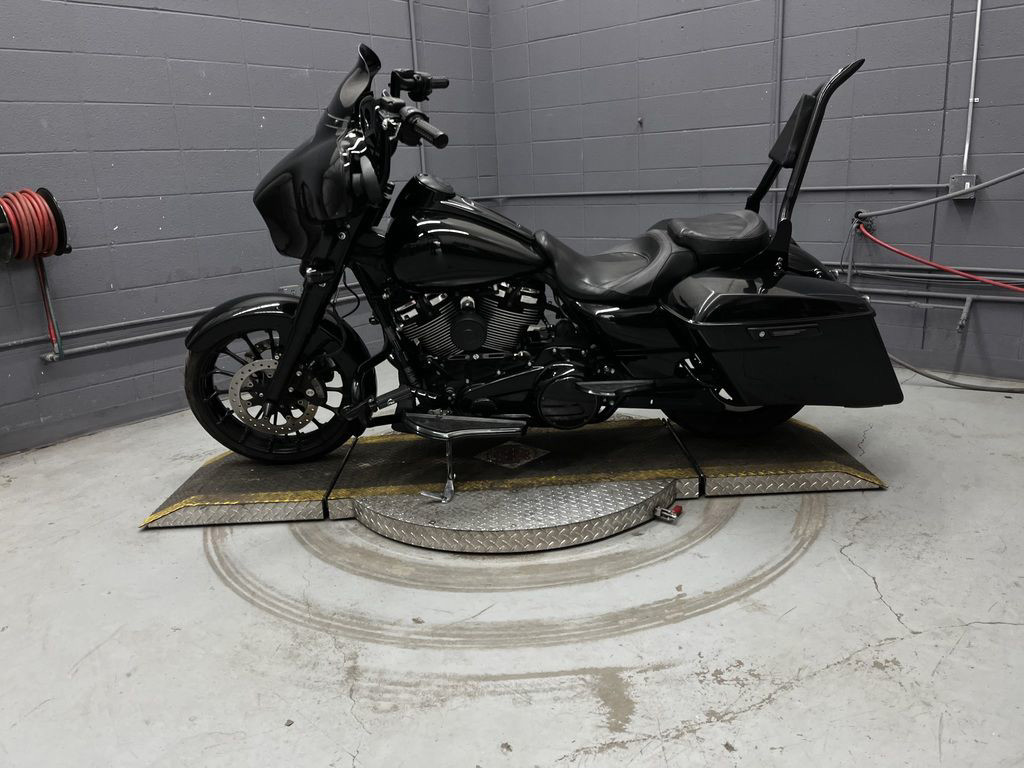 Street Glide®