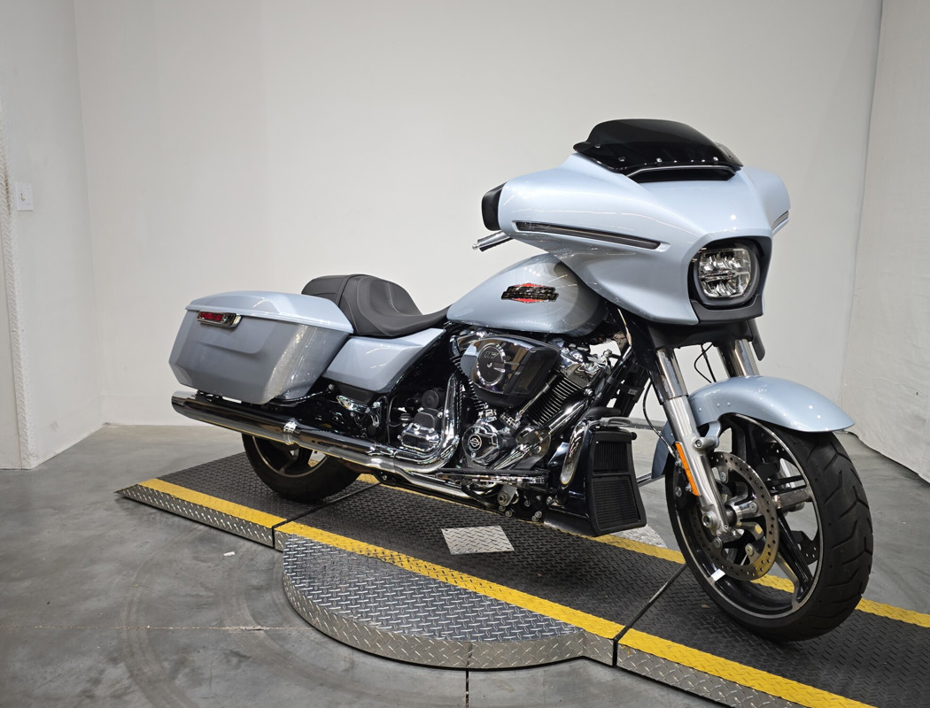 Street Glide®