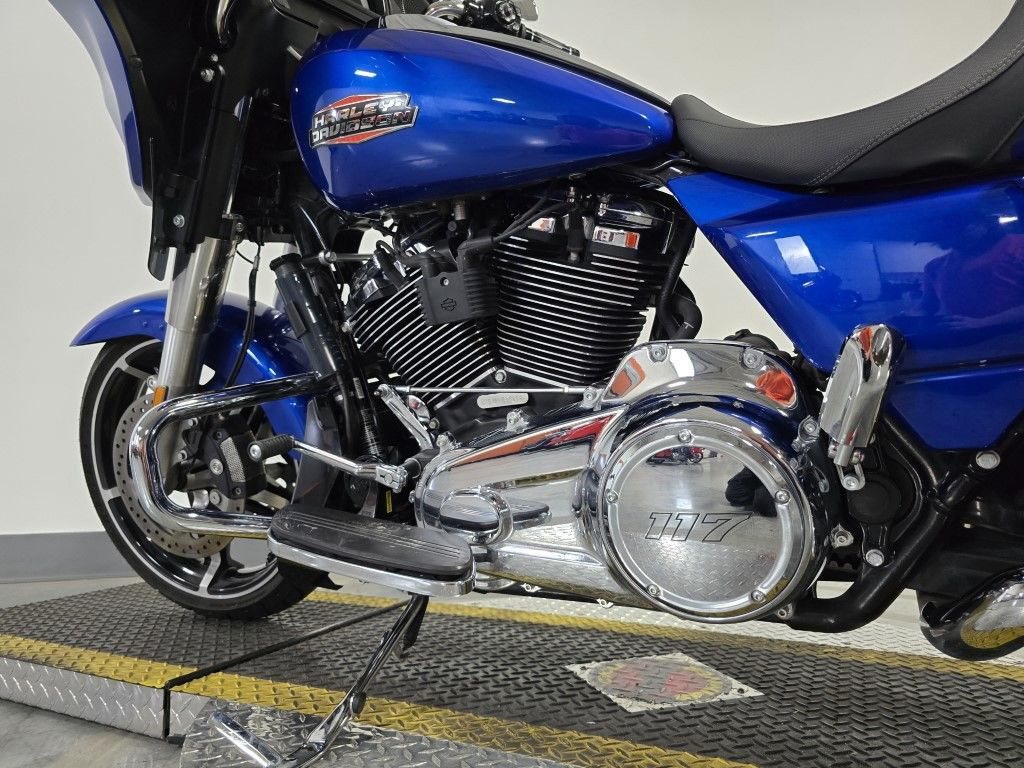 Street Glide®