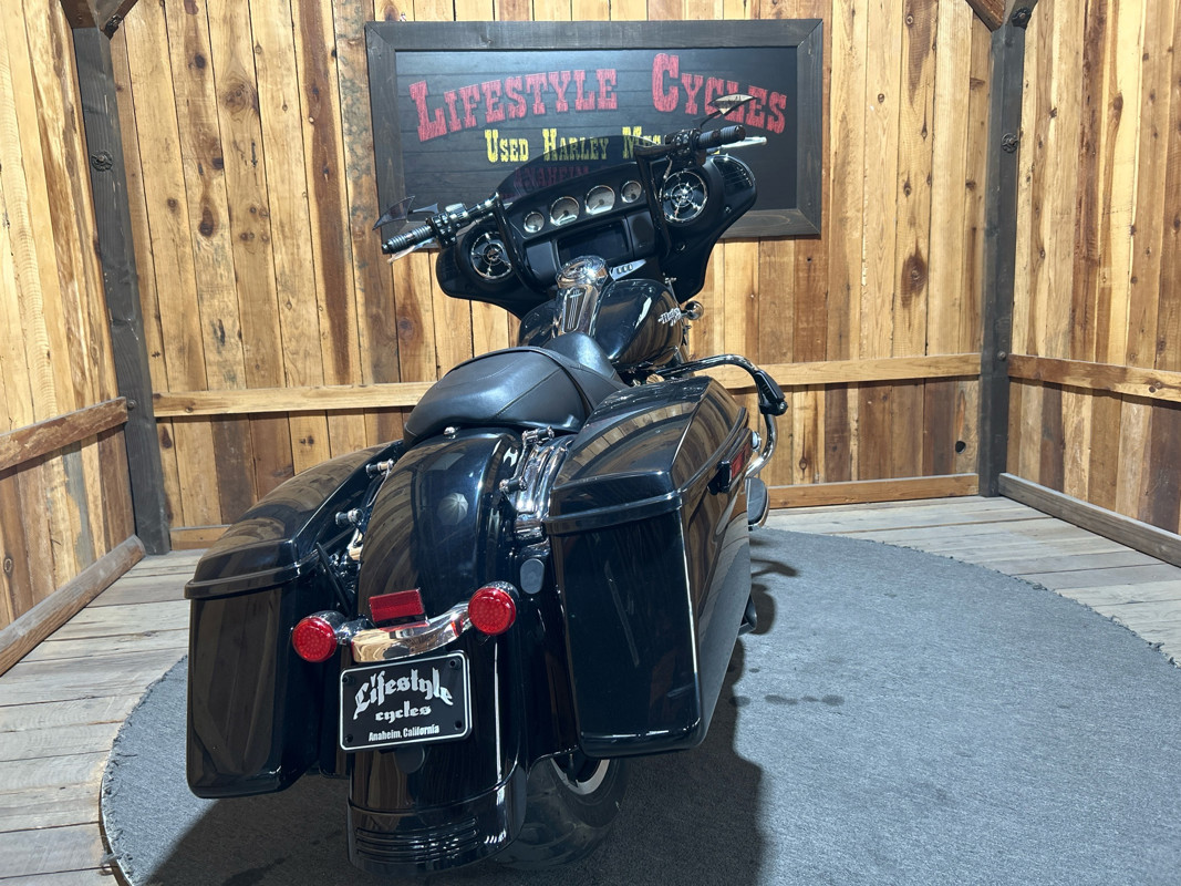 Street Glide®