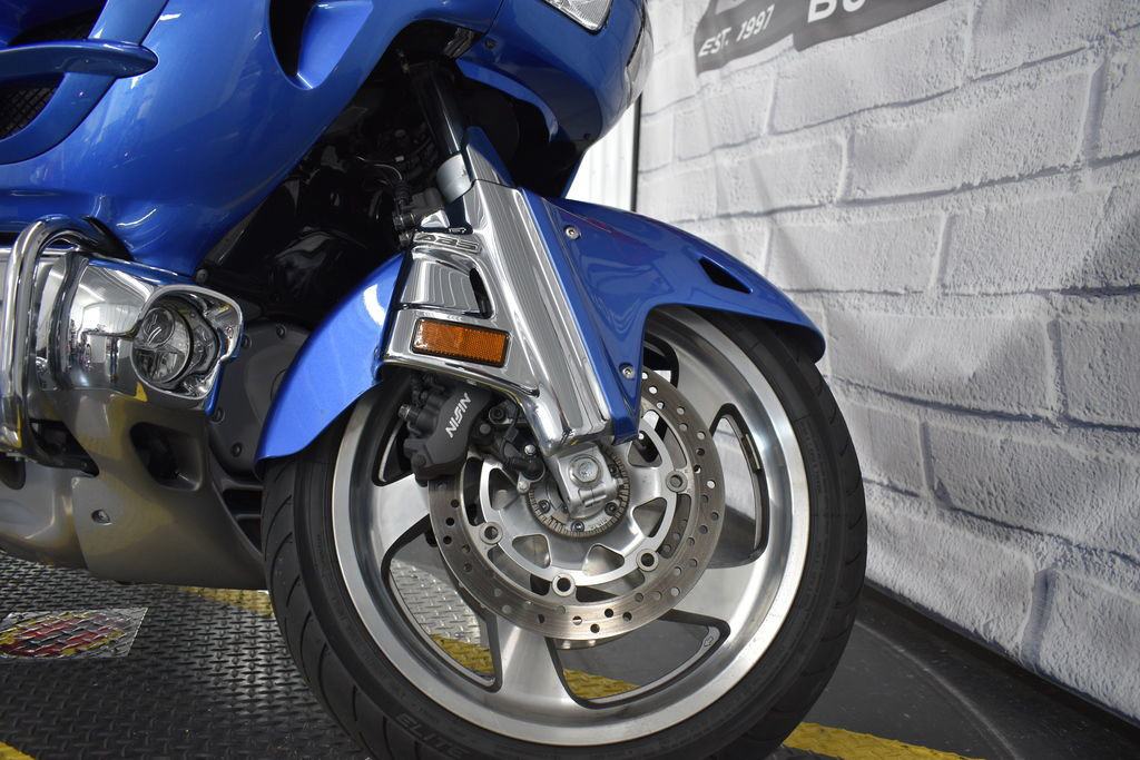 Gold Wing (Audio/Comfort)