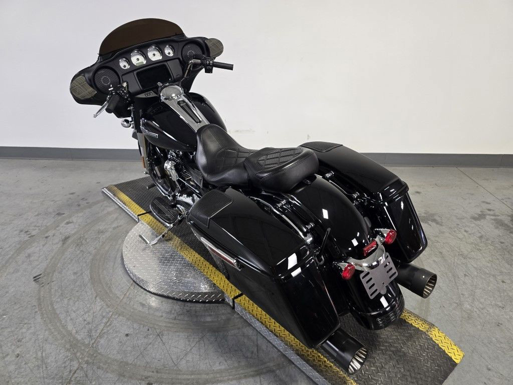 Street Glide®