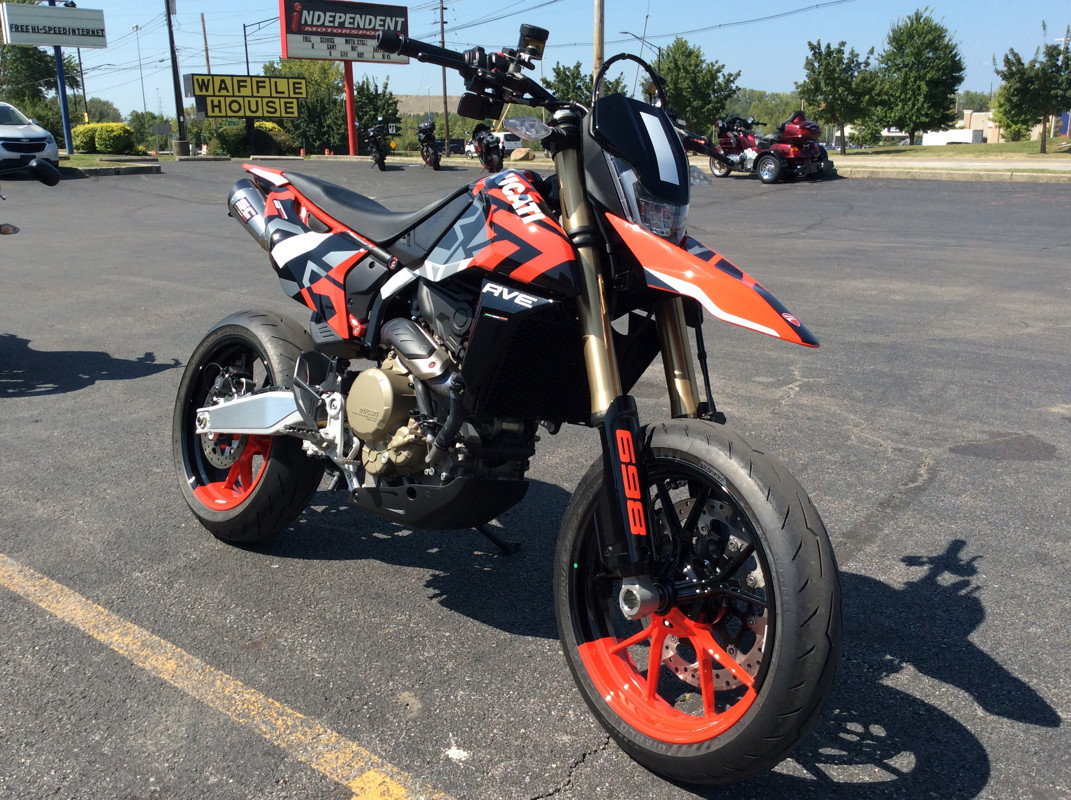 Hypermotard 698