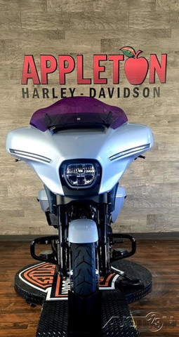 Street Glide®