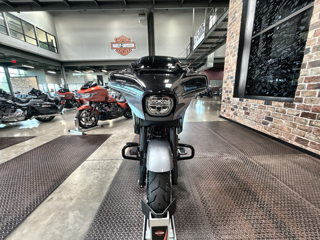 CVO® Street Glide®