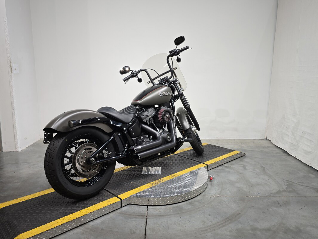 Softail® Street Bob®