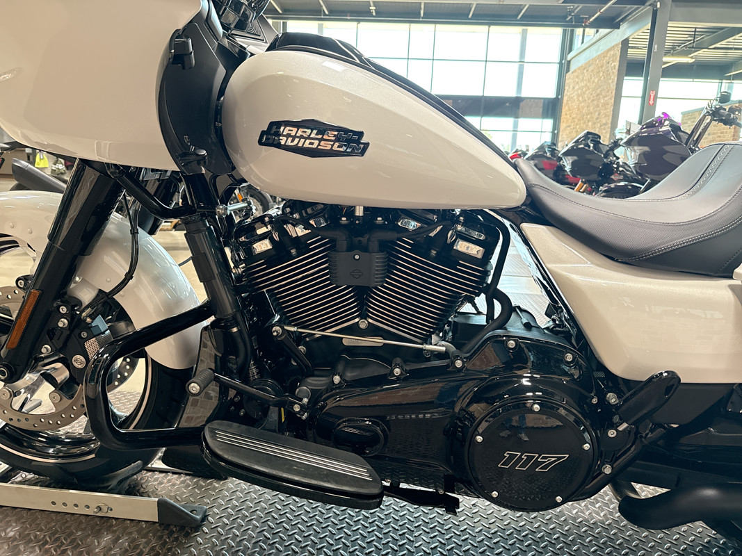 Road Glide®