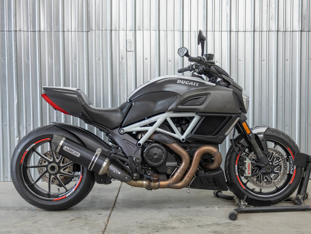 Diavel Dark