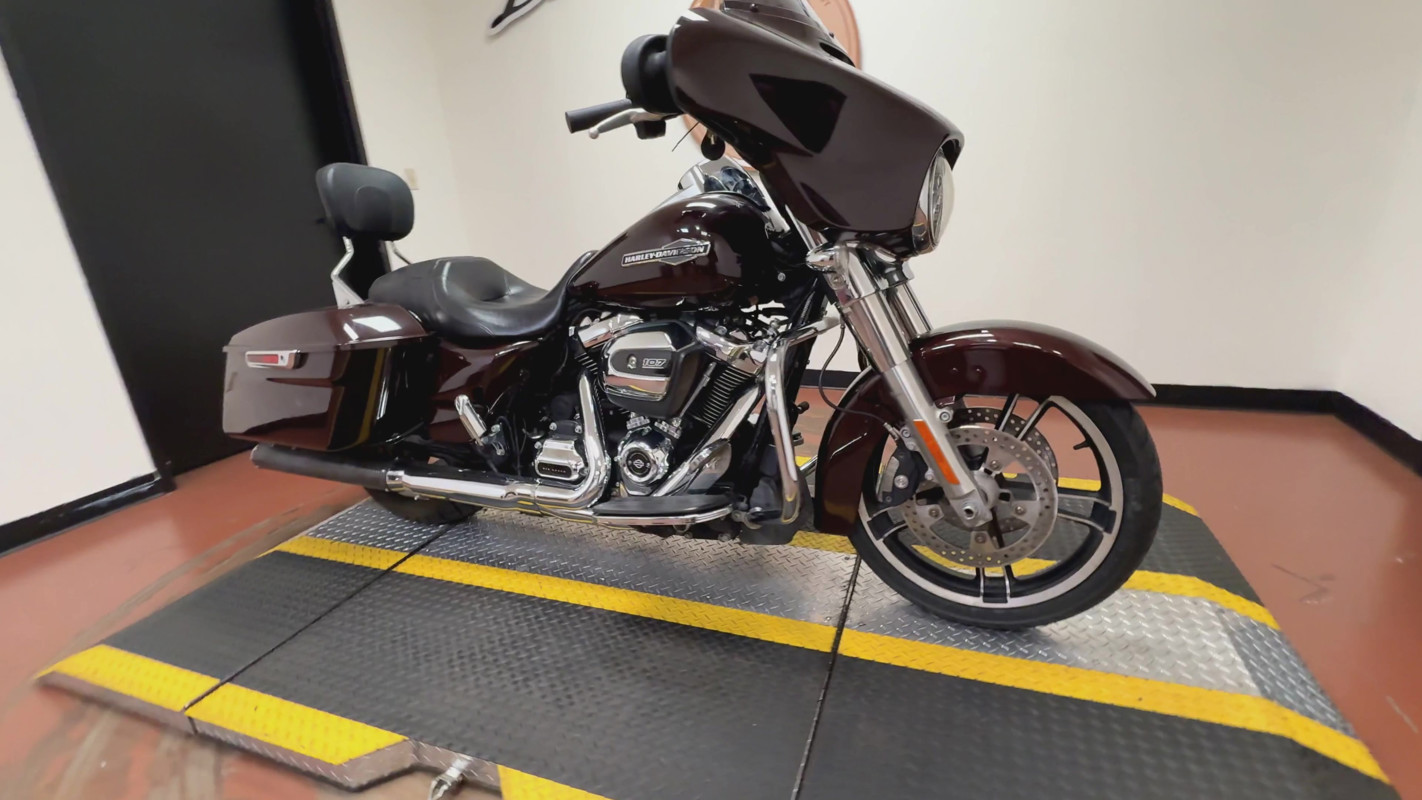 Street Glide®