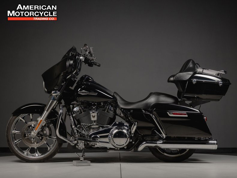 Street Glide®