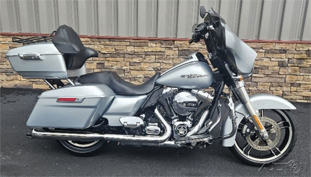 Street Glide®