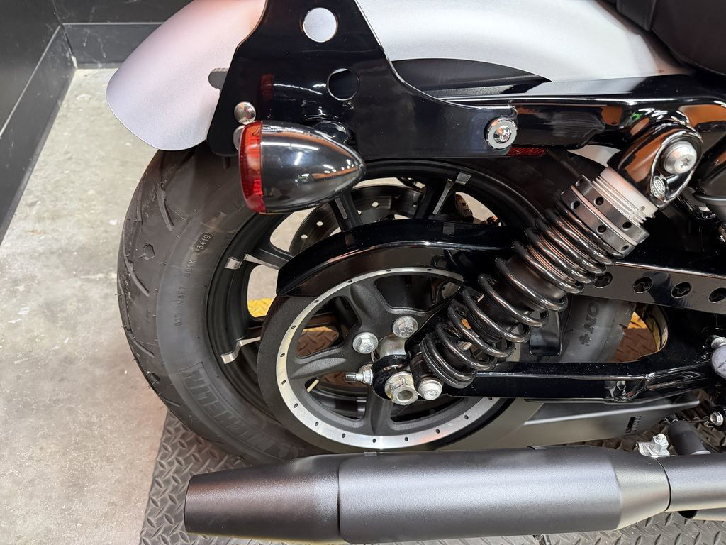 Iron 883®