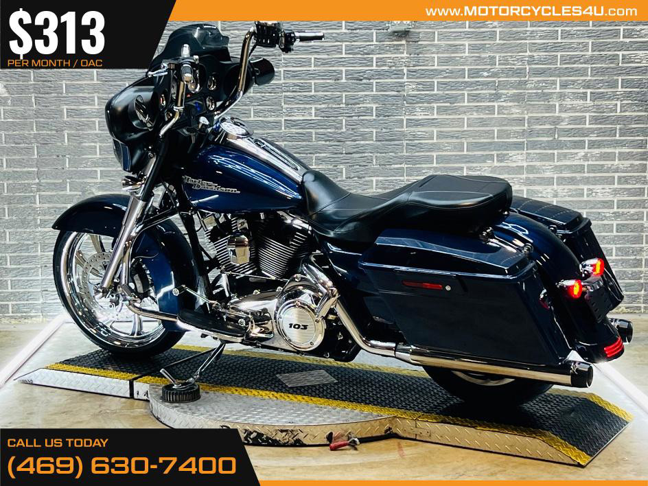 Street Glide®