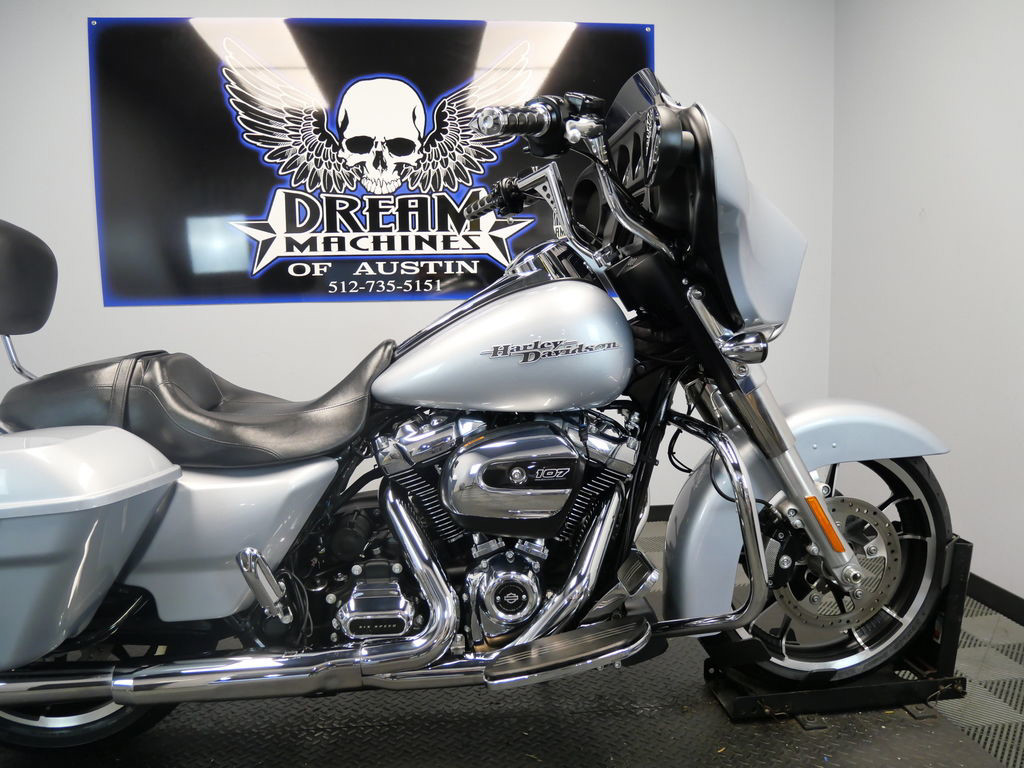 Street Glide®