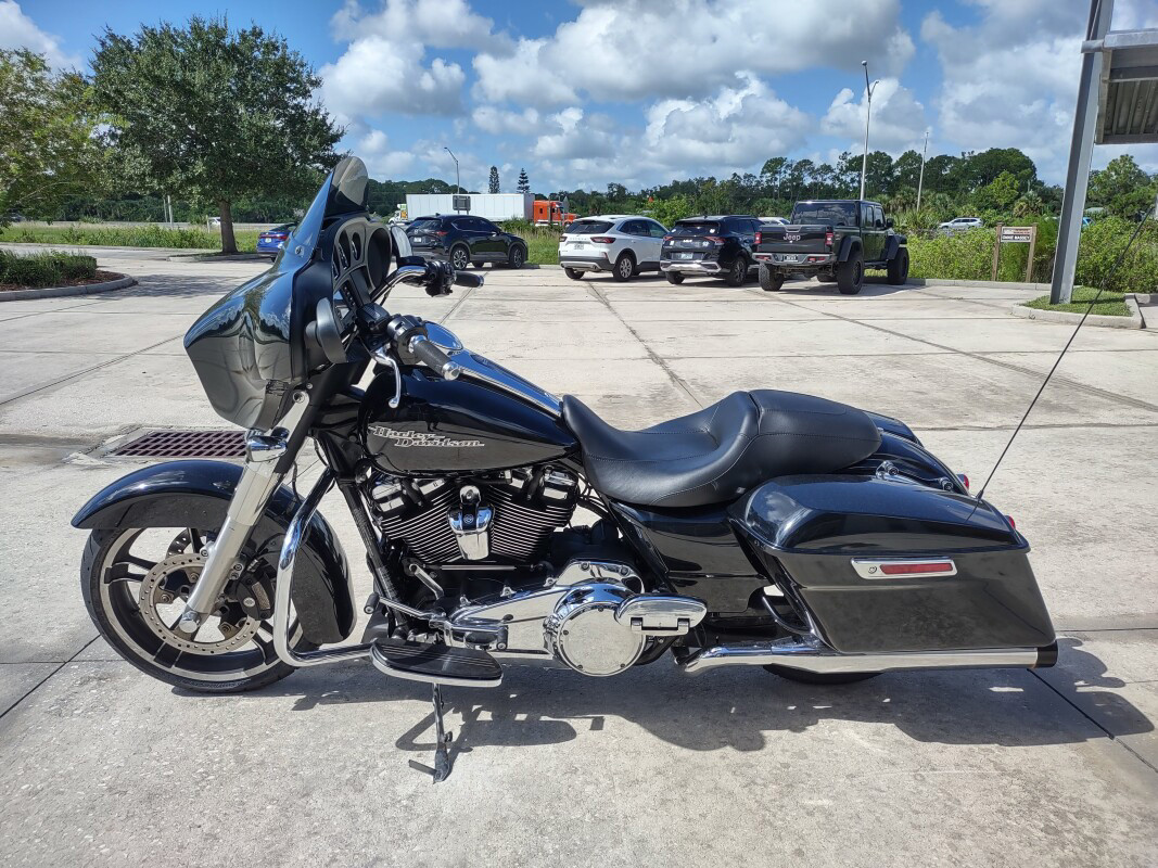 Street Glide®