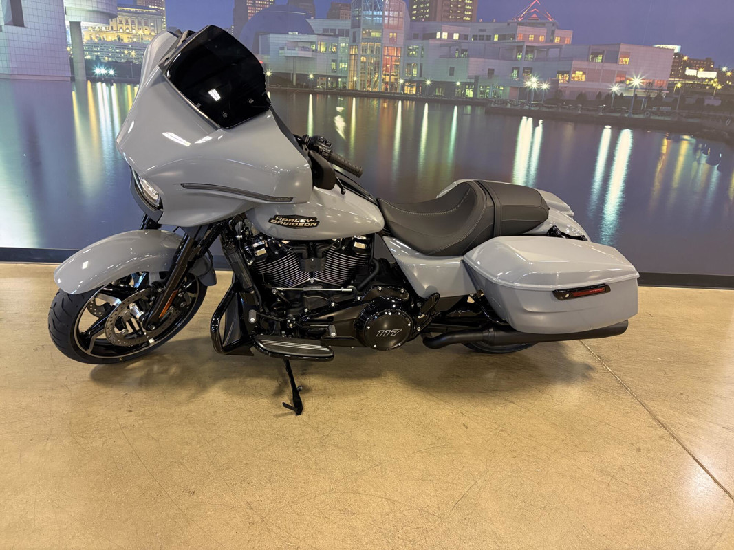 Street Glide®