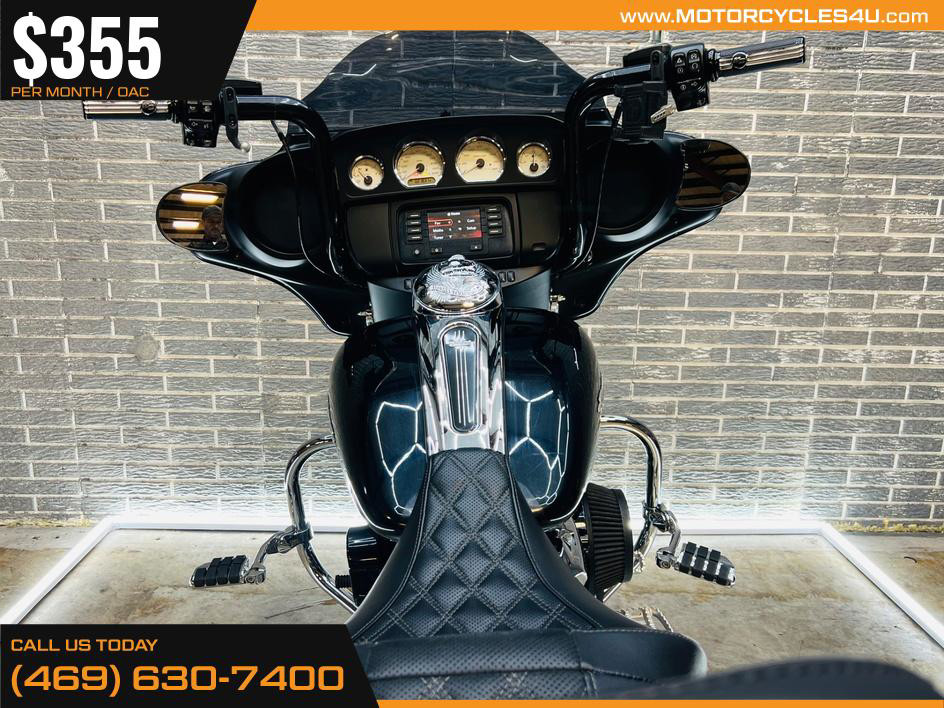 Street Glide®