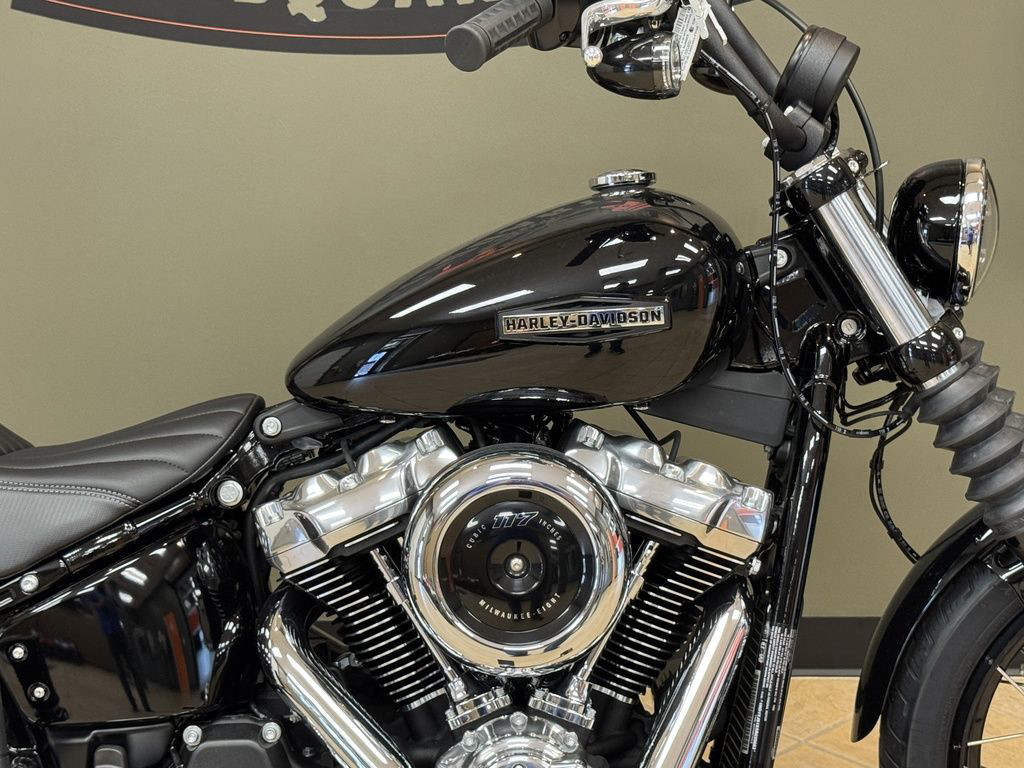 Street Bob®