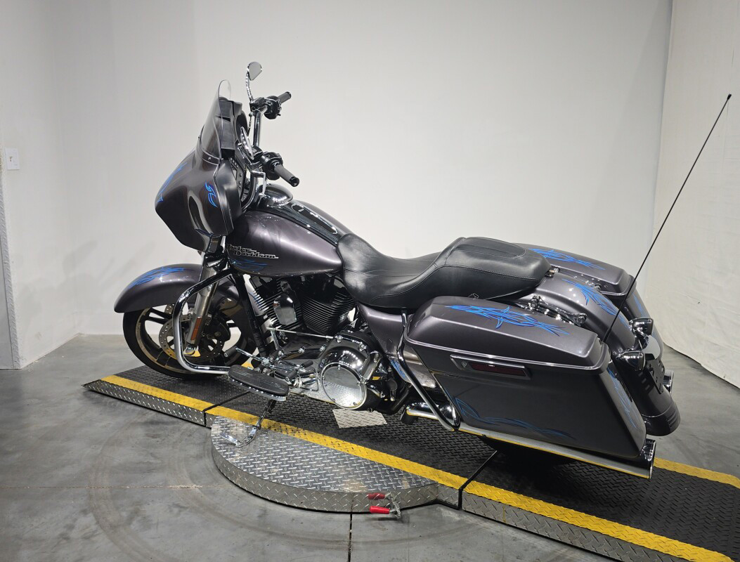 Street Glide®