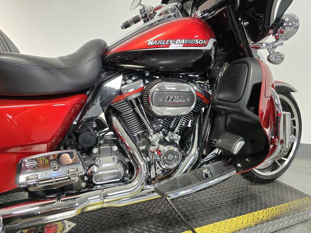 CVO® Tri Glide® Ultra