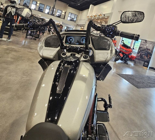 CVO® Road Glide®