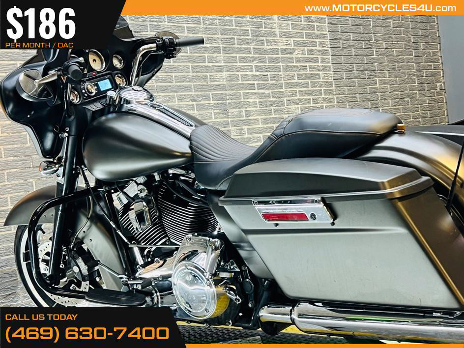 Street Glide®