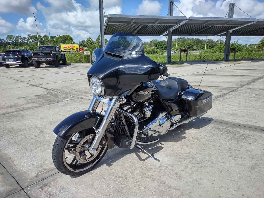 Street Glide®